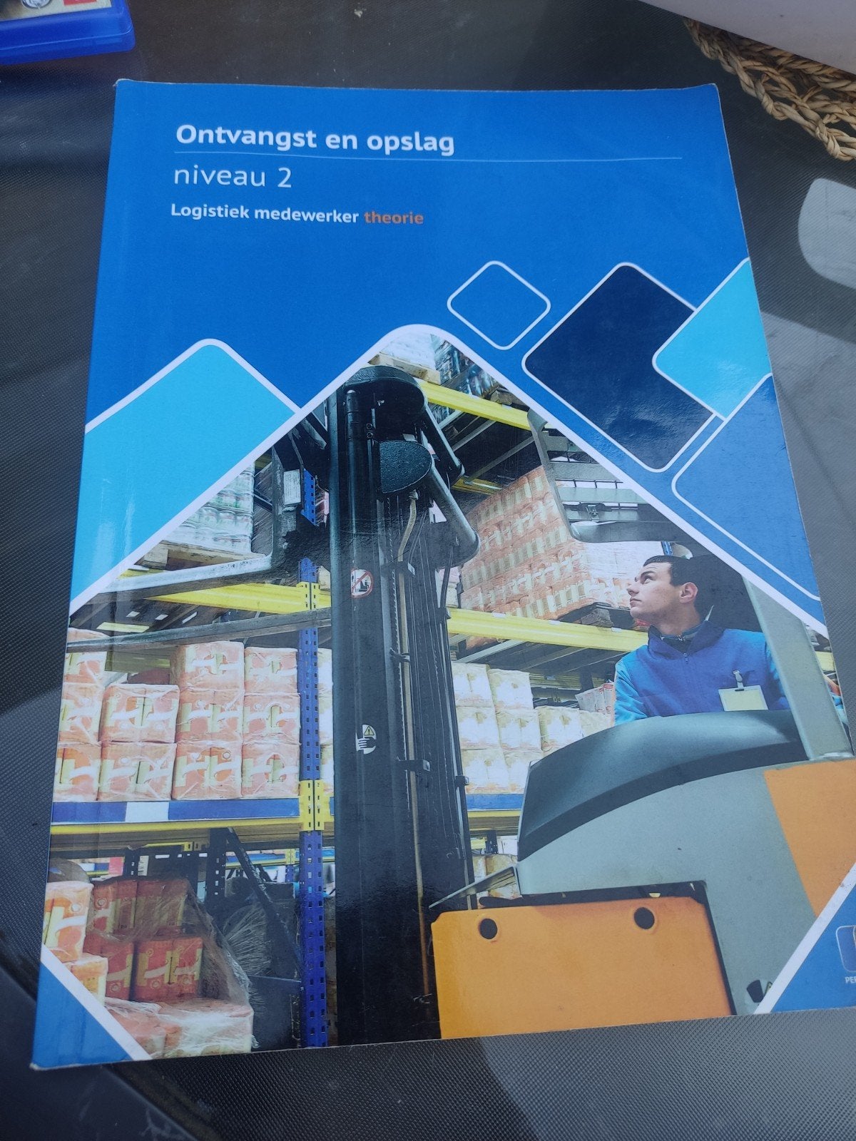 Ontvangst en opslag Niveau 2 Logistiek medewerker theorie, Boeken, Ophalen, Zo goed als nieuw, MBO, EduHintOVD