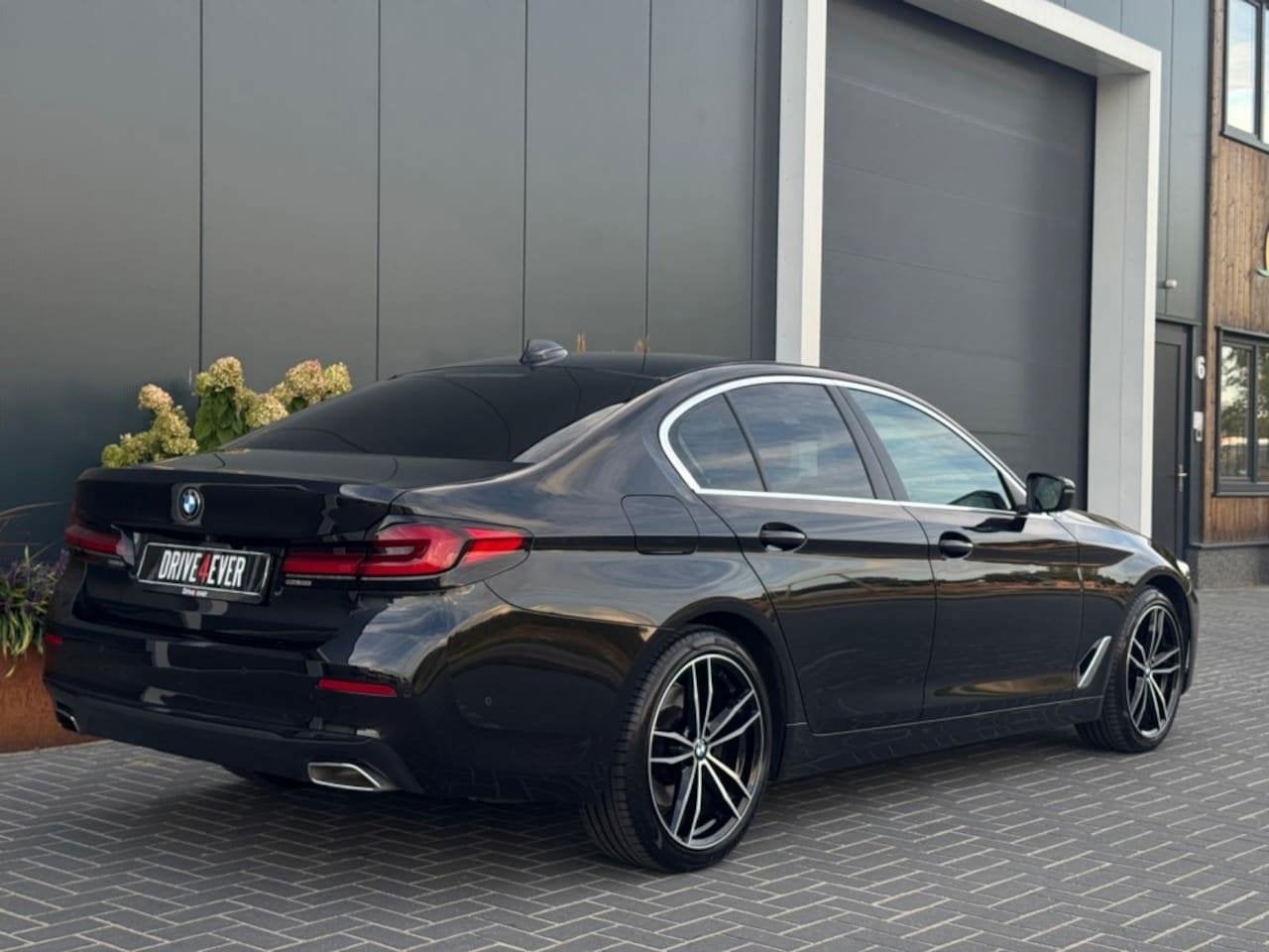 BMW 5-serie 520i High Executive| Pano | Leder | Cruise, Automaat, 1998 cc, Achterwielaandrijving, Gebruikt