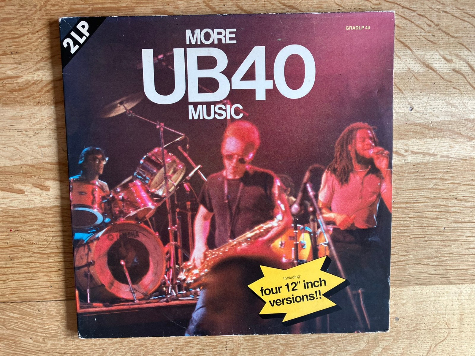 UB 40 - 2-LP More UB 40 music incl vier 12” maxi versies, Ophalen of Verzenden, Gebruikt, Pop, LP