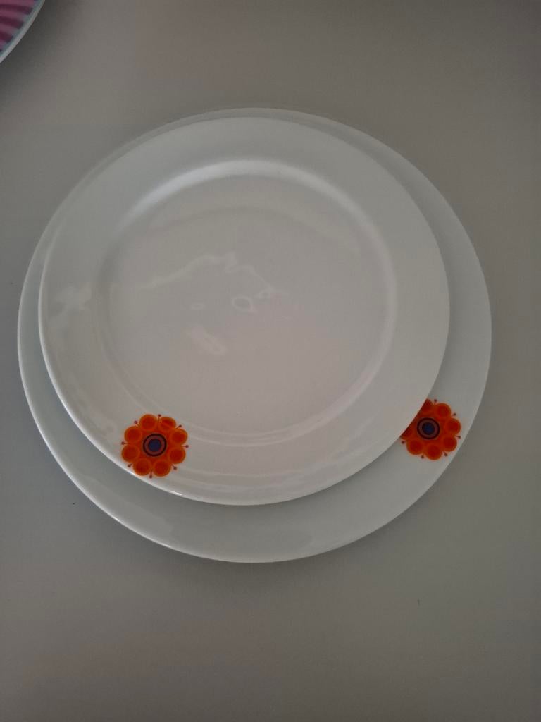 Twee witte Thomas borden met oranje bloemmotief, Huis en Inrichting, Keuken | Servies, Ophalen of Verzenden, Zo goed als nieuw