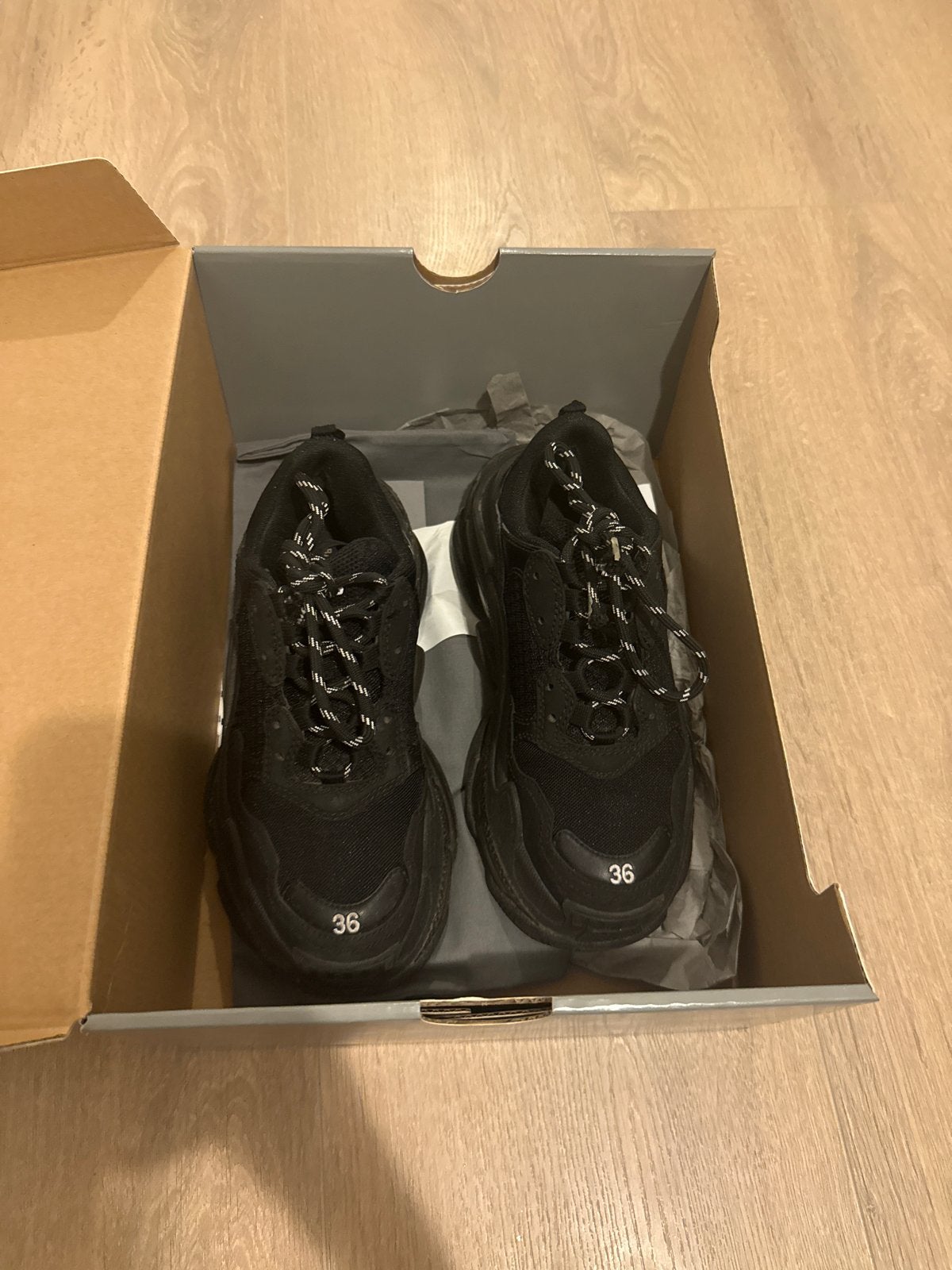 Balenciaga Triple S sneakers maat 36 met doos en veters, Kleding | Dames, Schoenen, Ophalen, Gedragen, Zwart, Sneakers of Gympen