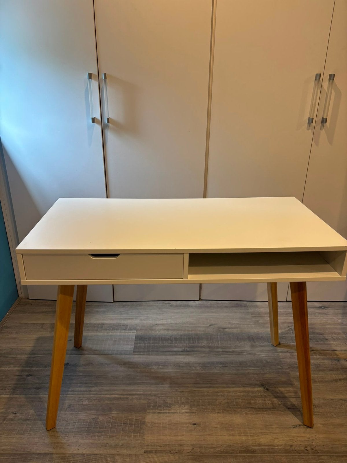 Bureau TAMHOLT Jysk 50x100 cm, Huis en Inrichting, Bureaus, Ophalen, Zo goed als nieuw