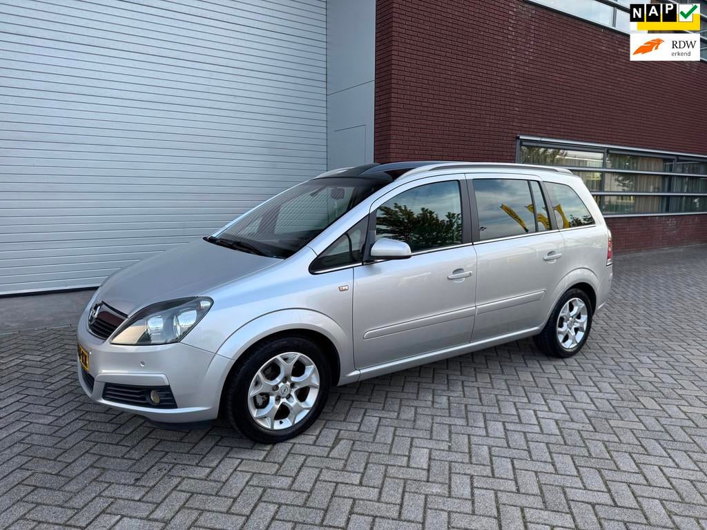 Opel Zafira 1.6 Cosmo Vol opties Nap 2e Eig, Voorwielaandrijving, Gebruikt, 4 cilinders, 1000 kg
