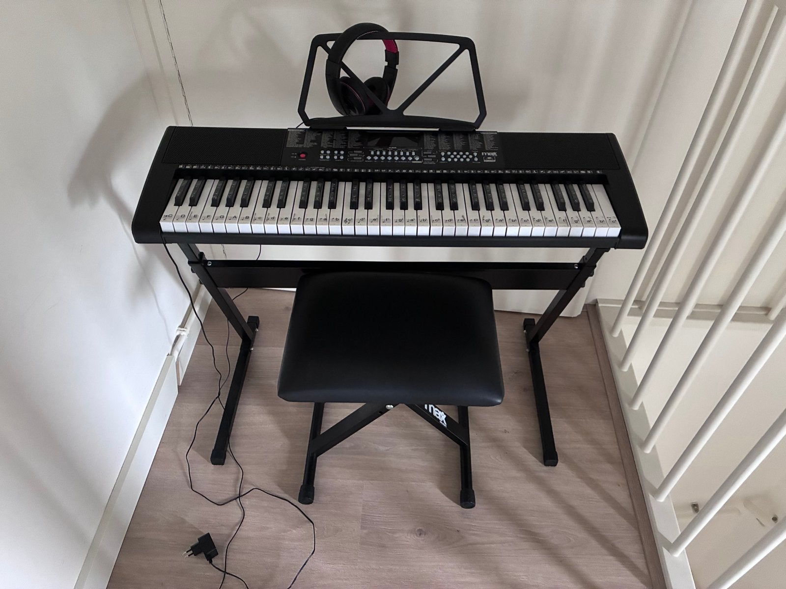 Max Keyboard met Krukje, Standaard en Koptelefoon, 61 toetsen, Zo goed als nieuw, Met standaard, Ophalen