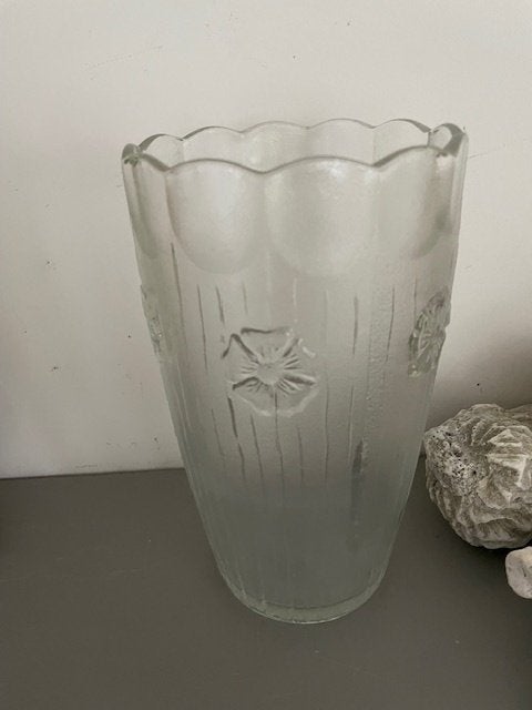 Vintage glazen vaas glas. Mooi gedecoreerd met bloemen., Ophalen, Zo goed als nieuw, Glas, 23 cm