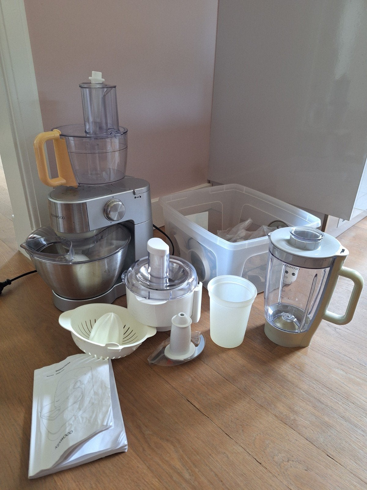 Kenwood Keukenmachine met veel accessoires, 2 tot 3 liter, Ophalen of Verzenden, Gebruikt, 3 snelheden of meer