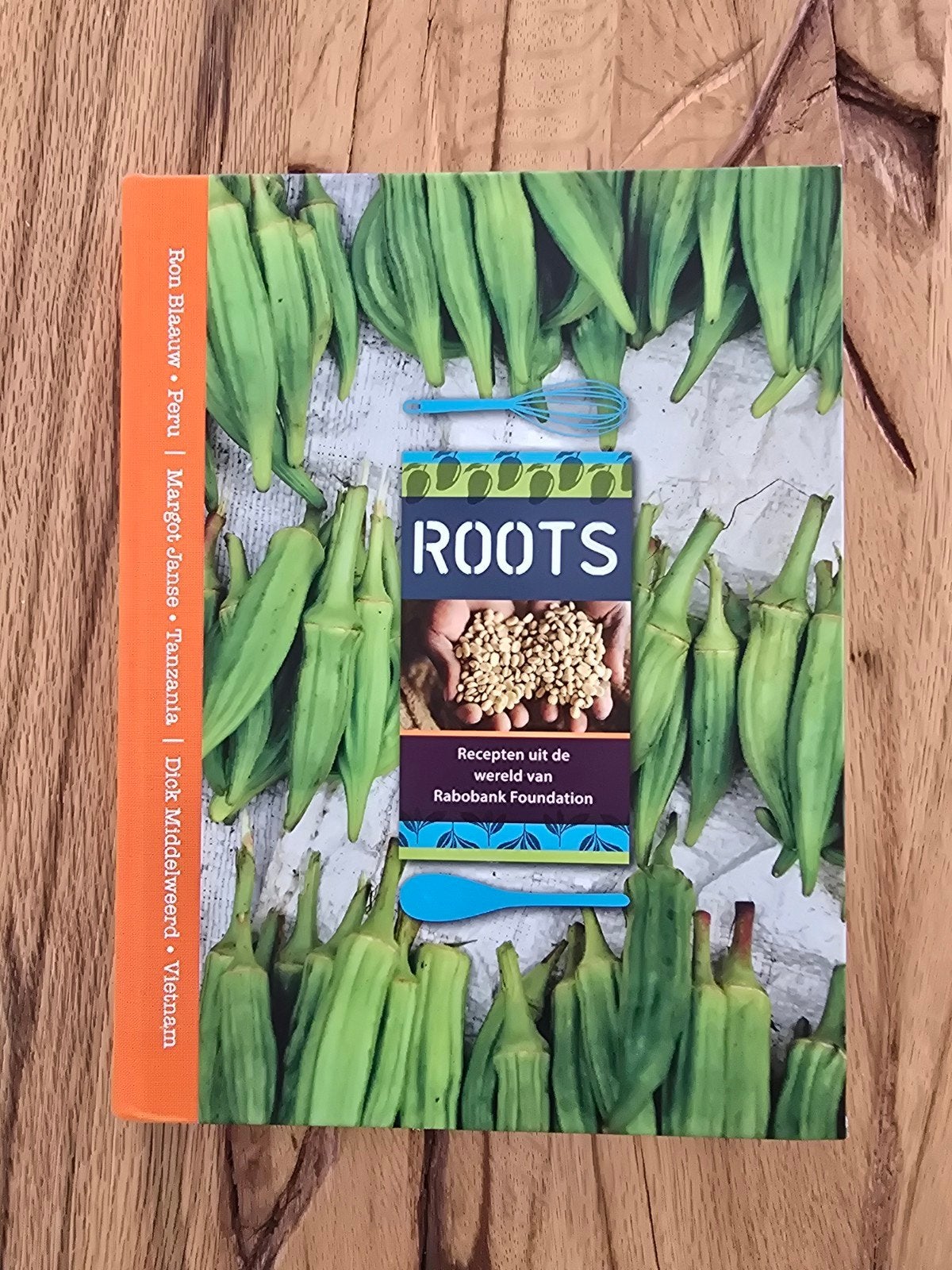 Roots: Recepten uit de wereld van Rabobank Foundation, Boeken, Hoofdgerechten, Ophalen of Verzenden, Zo goed als nieuw, Ron Blaauw, Margot Janse, Dick Middelweerd
