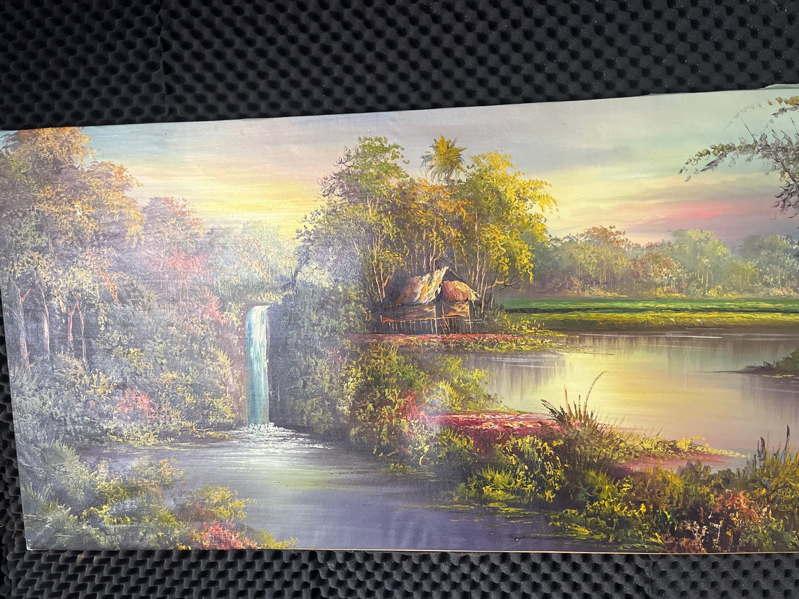 Schilderij: Tropisch Landschap met Waterval en Hut, Doek, Realistisch, Ophalen of Verzenden, Olieverf
