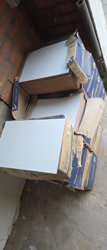 €1per m2 geen grap, bijna gratis tegel 25x36.5 cm, Doe-het-zelf en Verbouw, Tegels, Ophalen, Nieuw, 20 tot 40 cm, 10 m² of meer