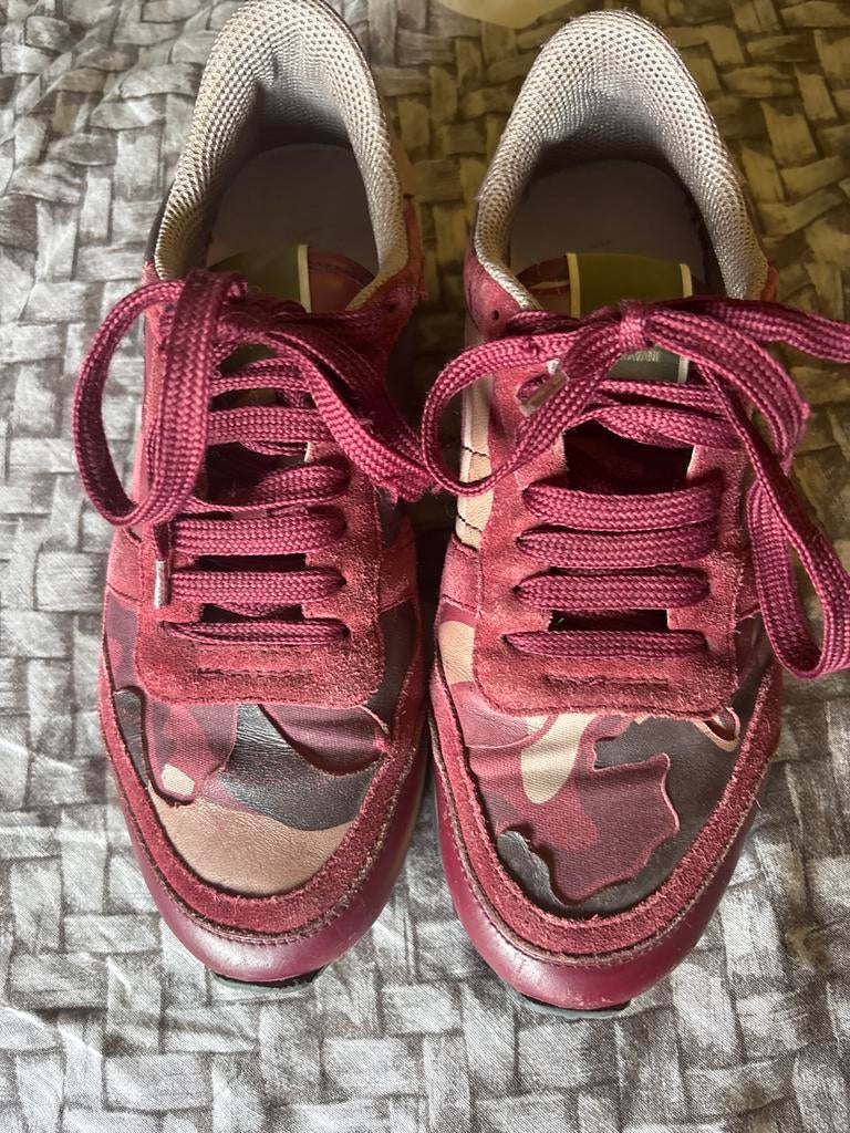 Originele Valentino Garavani Camouflage Sneakers, Kleding | Dames, Schoenen, Ophalen of Verzenden, Zo goed als nieuw, Rood, Sneakers of Gympen