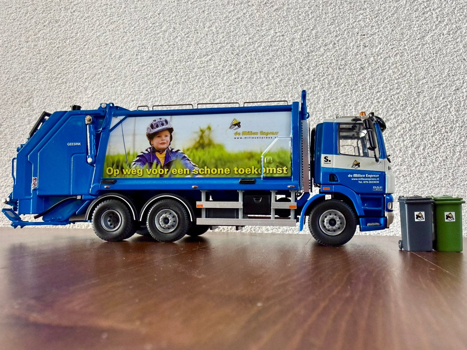 Tekno Van Vliet, De Milieu Express,Daf CF GEESINK opbouw, Hobby en Vrije tijd, Modelauto's | 1:50, Ophalen of Verzenden, Zo goed als nieuw