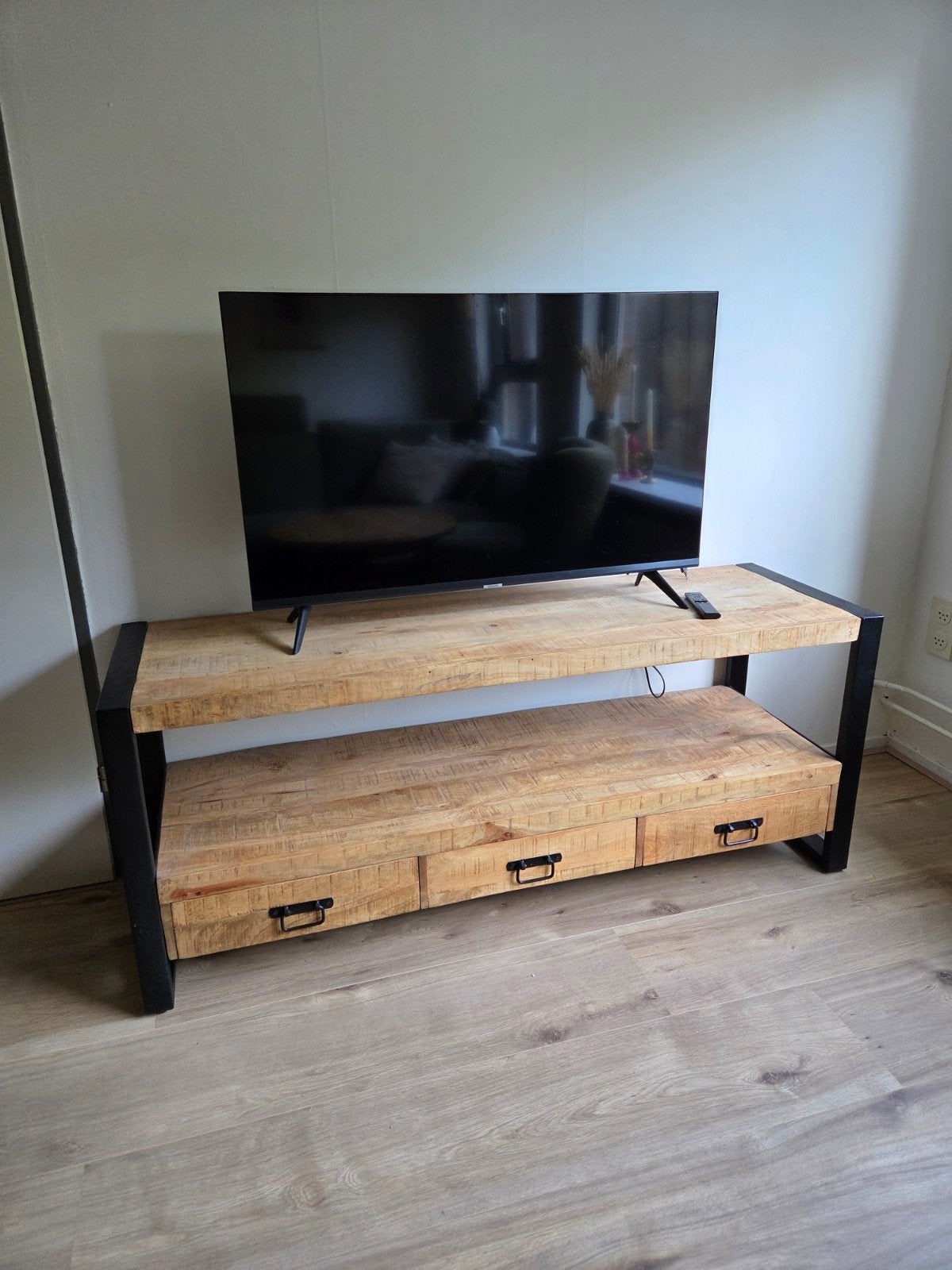 Mango tv meubel, Ophalen, 100 tot 150 cm, Zo goed als nieuw, Minder dan 100 cm