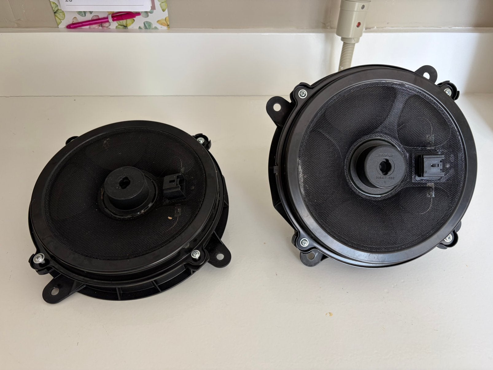 Bose speakers mazda - KD45 66 A60, Auto diversen, Ophalen, Zo goed als nieuw