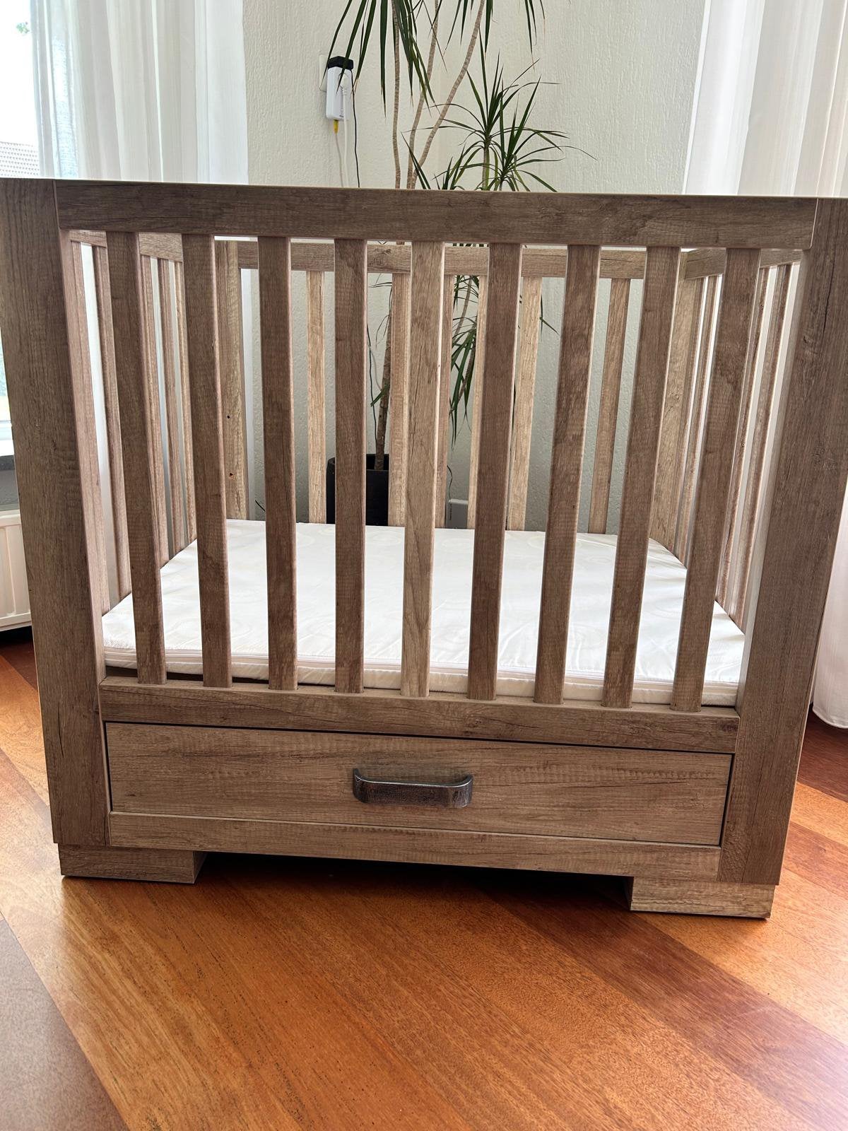 Kidsmill box brent incl matrasje, Ophalen, Gebruikt