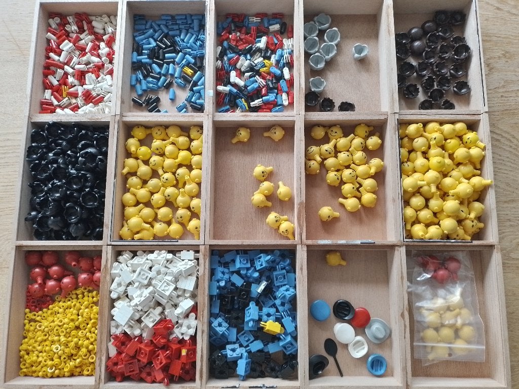 Lego Homemaker Figuren + Boek, Gebruikt, Lego, Ophalen of Verzenden, LEGOLAND
