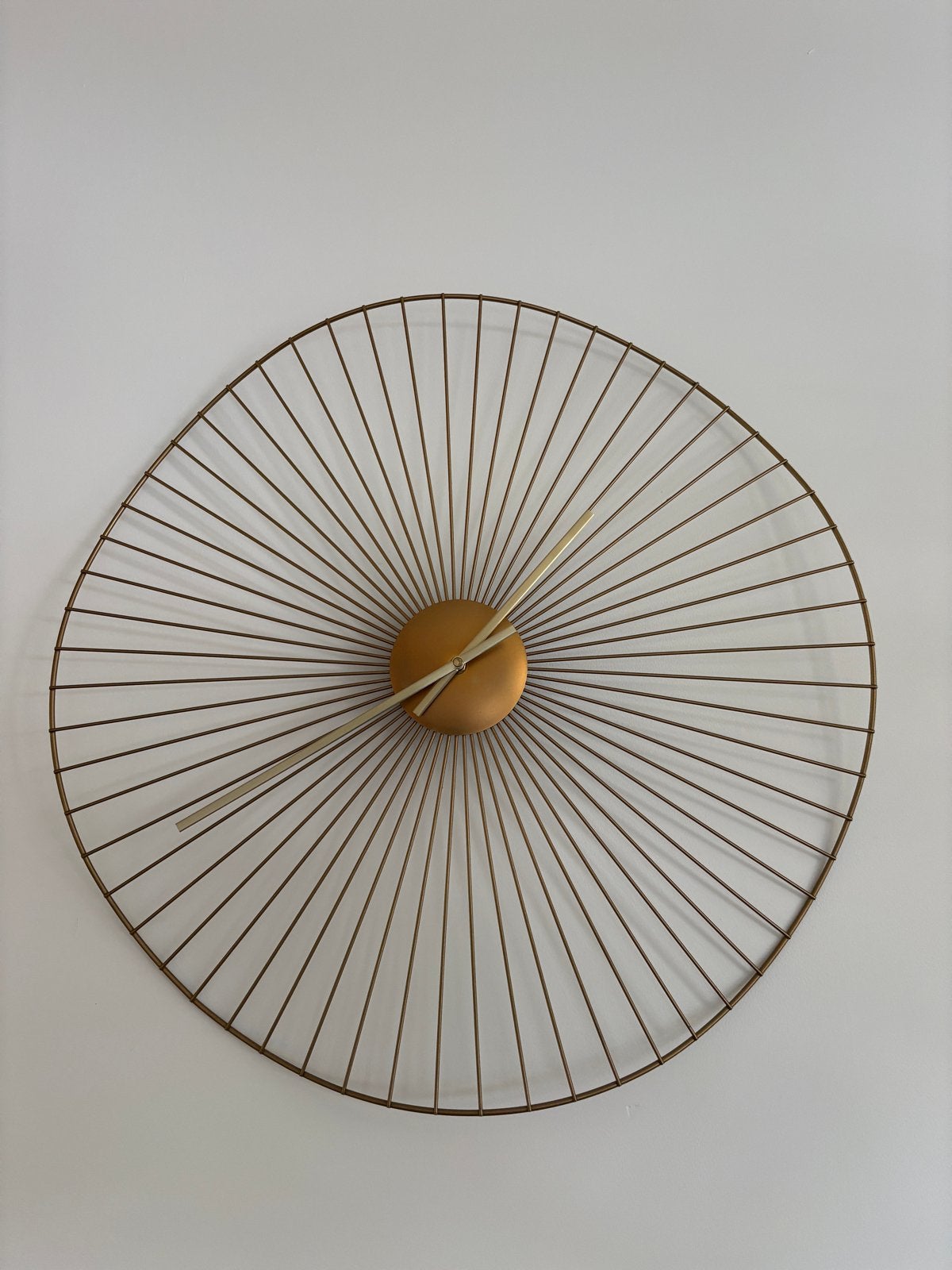 Grote metalen wandklok - Made, Antiek en Kunst, Antiek | Klokken, Ophalen