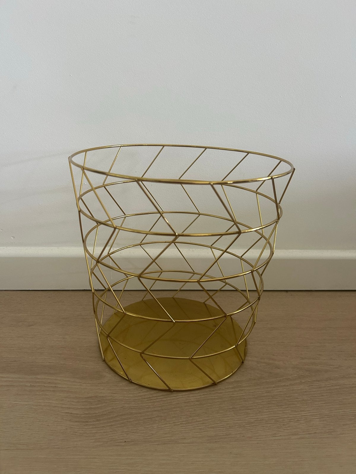 Gouden metalen mand - Decoratieve opberger, Mand, Rond, Zo goed als nieuw, Metaal