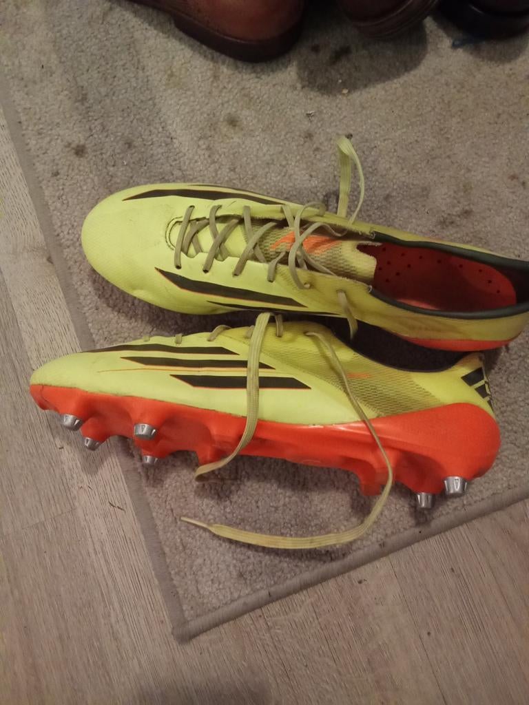 Gele Adidas voetbalschoenen met oranje zool, Ophalen, Gebruikt, Schoenen
