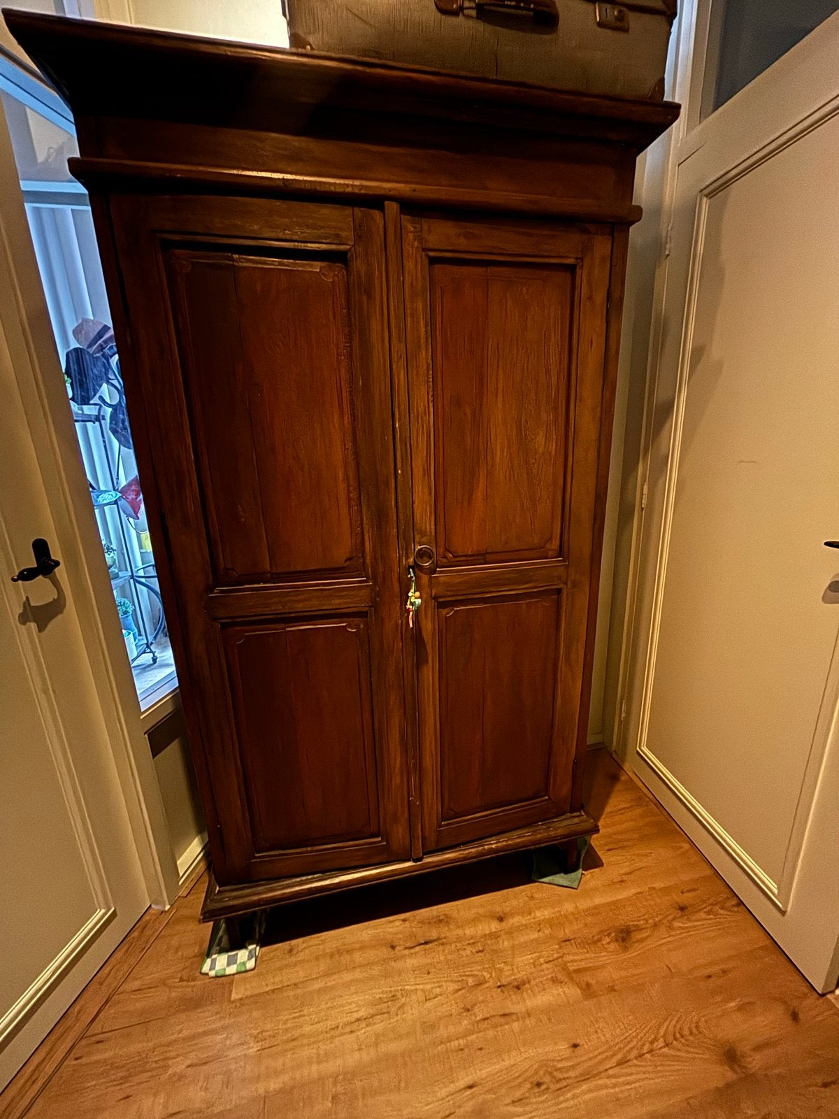 Oude houten kast met legplanken en roede, Antiek en Kunst, Antiek | Meubels | Kasten, Ophalen
