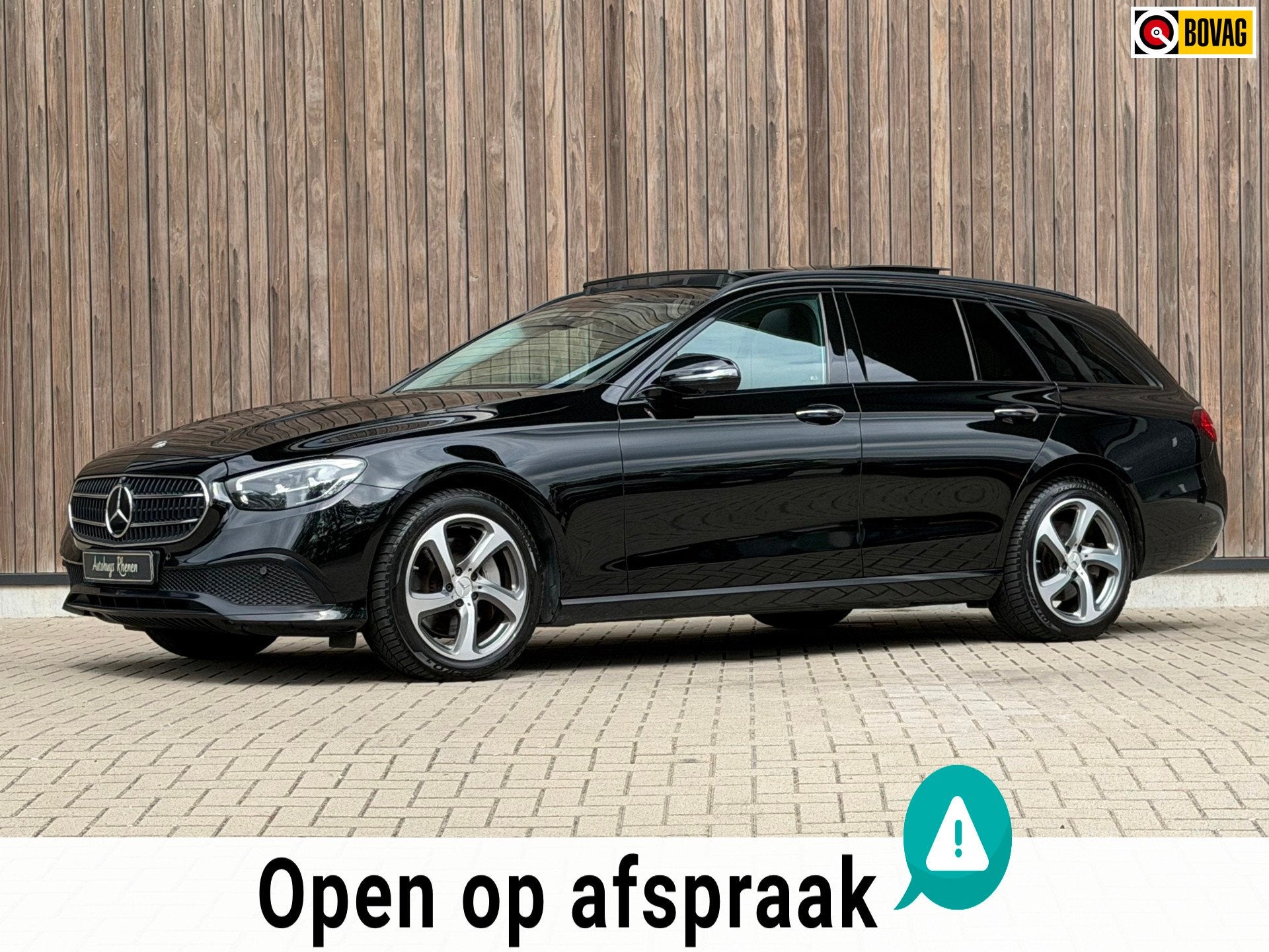 Mercedes-Benz E-klasse Estate 300 e Luxury Line / Pano /, Dealer onderhouden, Achterwielaandrijving, Zwart, 4 cilinders