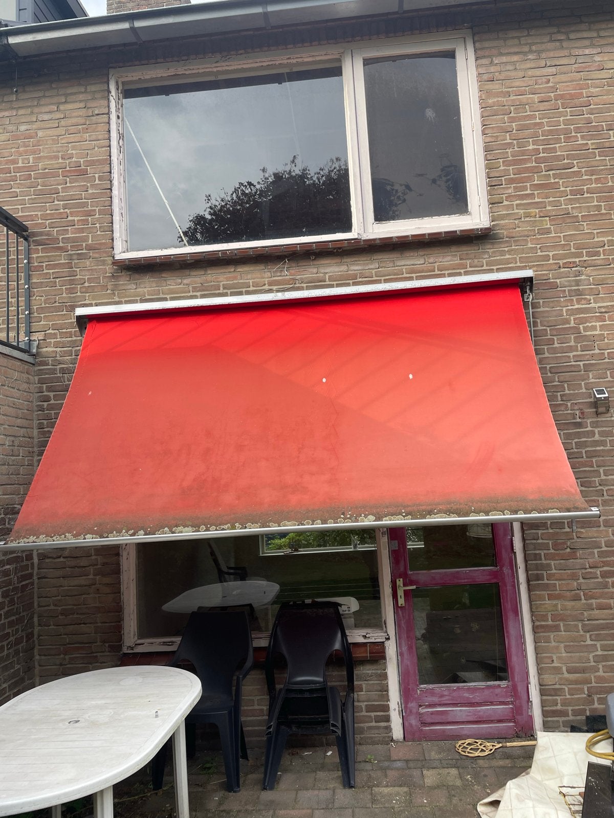 Gebruikt uitvalscherm, rood, breedte 250-450 cm, Tuin en Terras, Ophalen, Gebruikt, 150 tot 300 cm, 250 cm tot 450 cm