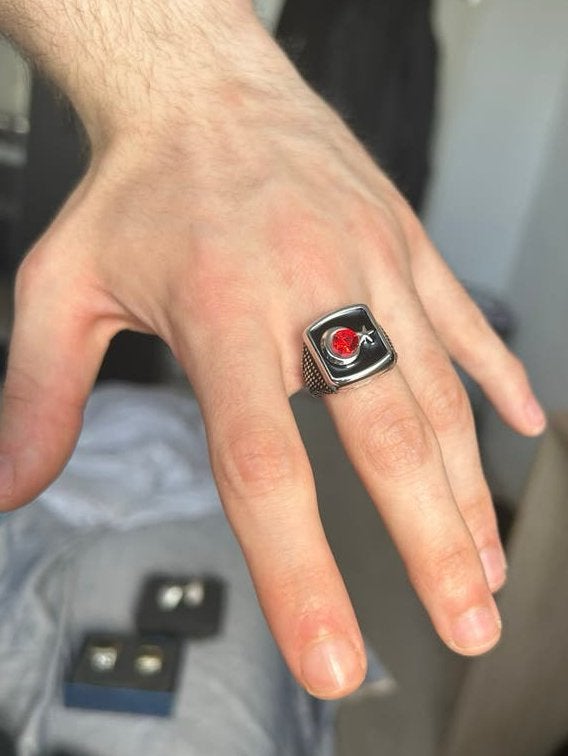 RVS Ring met Rode Steen, Halve Maan & Ster - Maat 18-19, Sieraden, Tassen en Uiterlijk, Ringen, 18 tot 19, IJzer of Staal, Nieuw