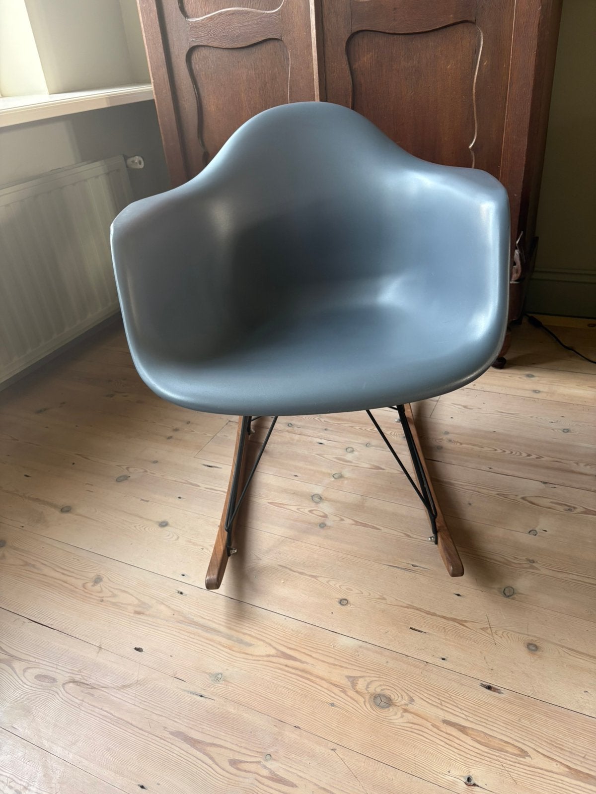 2 schommelstoelen, Ophalen, Zo goed als nieuw, Grijs, Twee