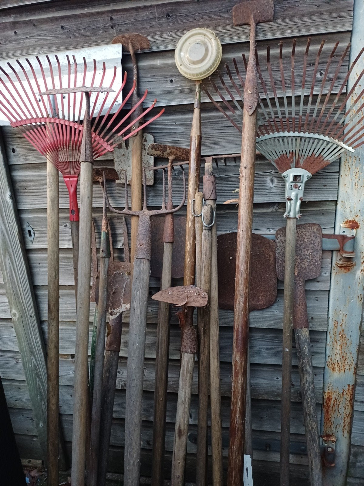 Veel tuin gereedschap., Ophalen