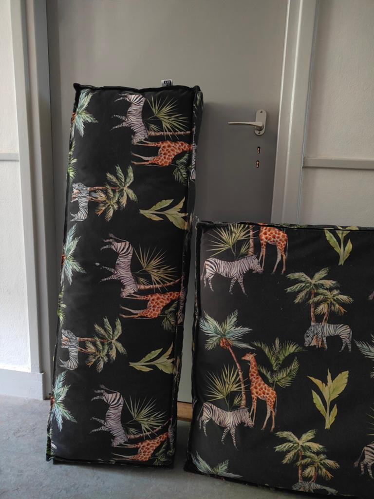 Palletkussens met print, Huis en Inrichting, Ophalen of Verzenden, Zo goed als nieuw, Zwart, Rechthoekig
