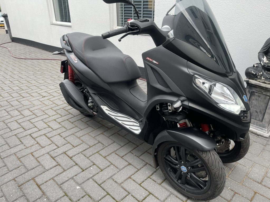 Piaggio Motorscooter 300 MP3 HPE Sport december 2022, Motoren, Motoren | Piaggio, Scooter, Piaggio, Bedrijf, Viale Rinaldo Piaggio, 25
BP 80134  Pontedera, IT