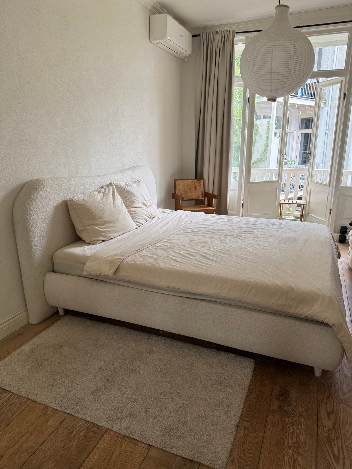Stylish boucle kingsize bed in good condition, Ophalen, Tweepersoons, Zo goed als nieuw, 180 cm