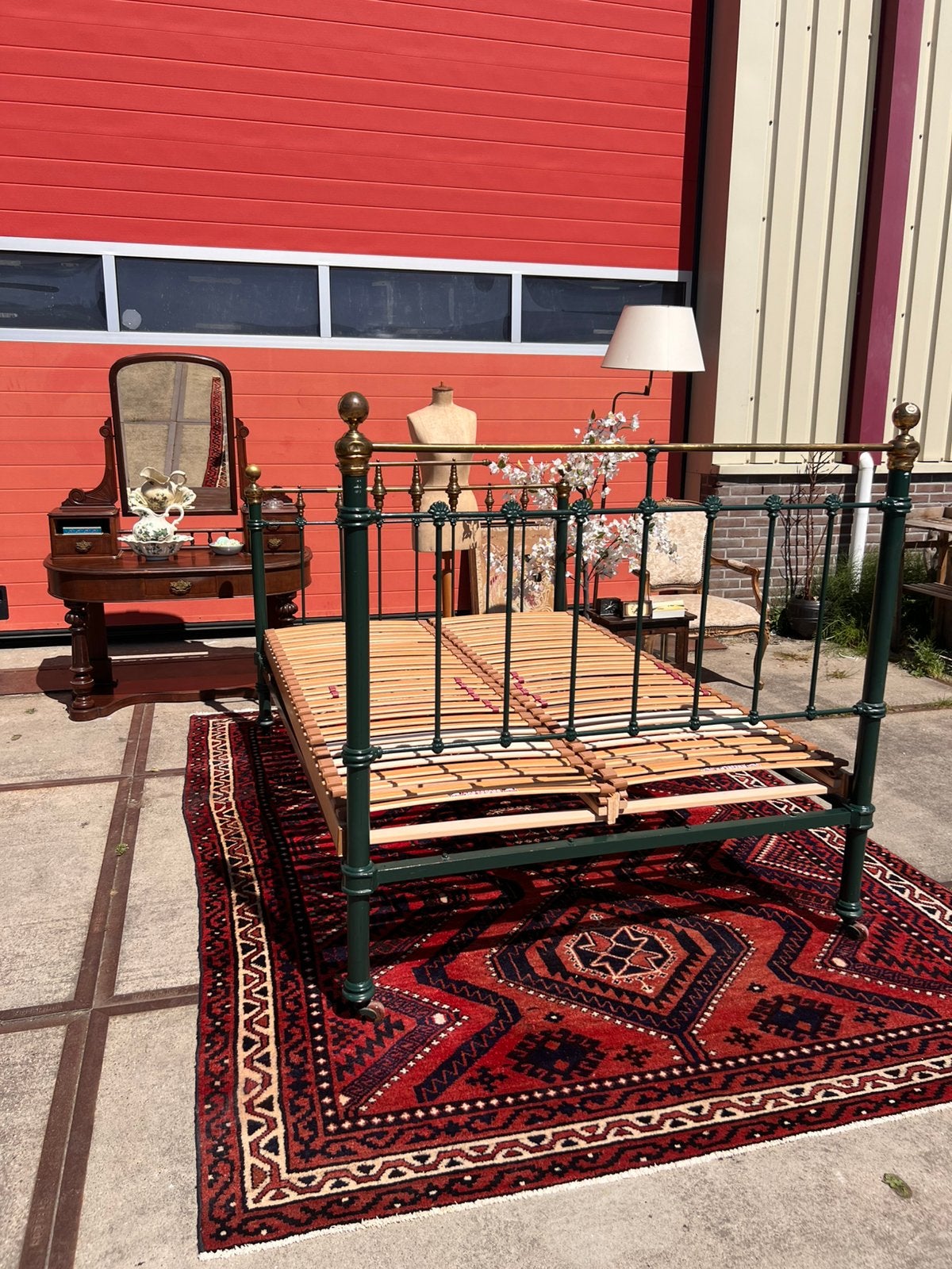 Antiek ijzeren bed 140x200 groen/goud incl. lattenbodems, Ophalen