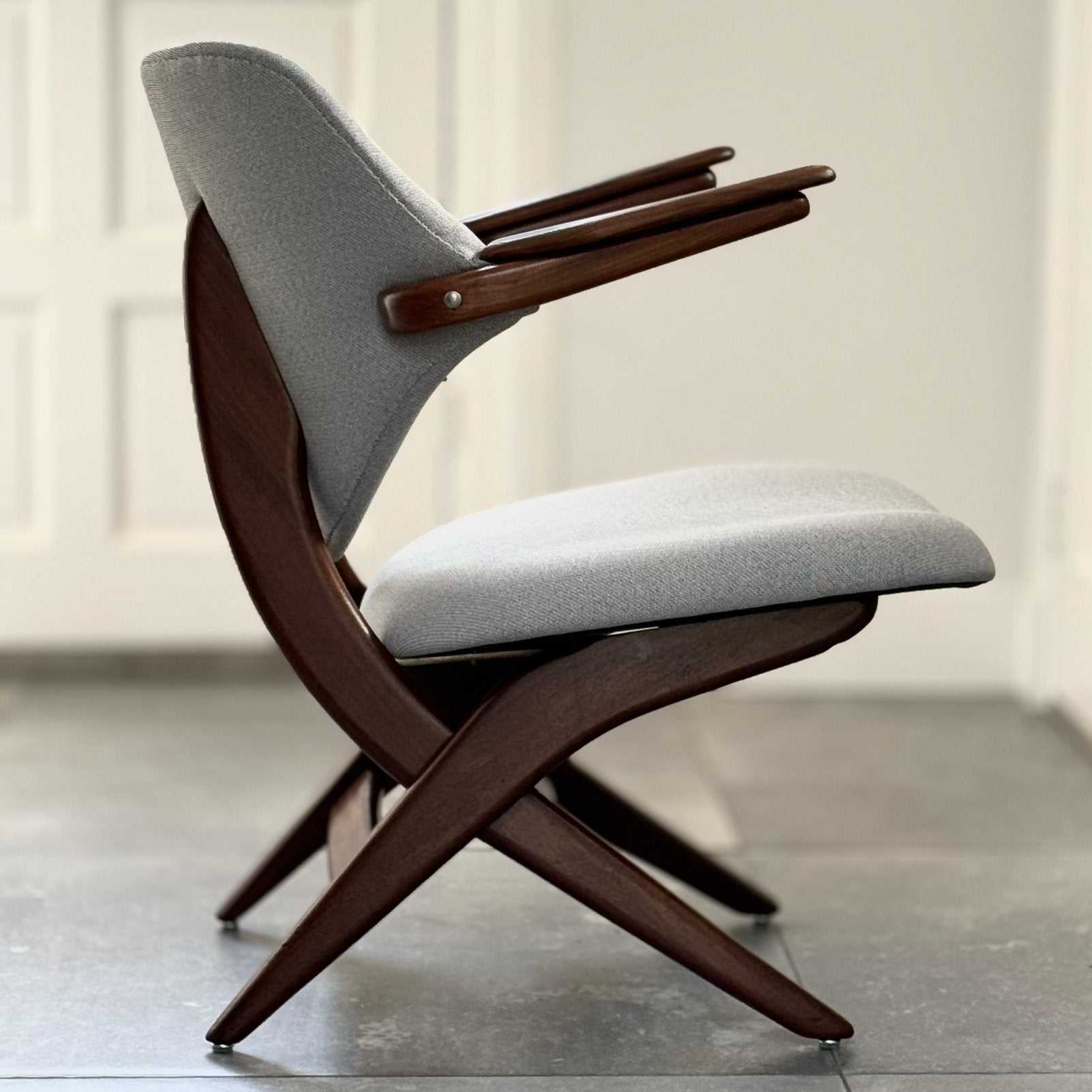Gerestaureerde vintage Van Teeffelen Pelican chair topstaat!, Hout, 75 tot 100 cm, Ophalen of Verzenden, Zo goed als nieuw