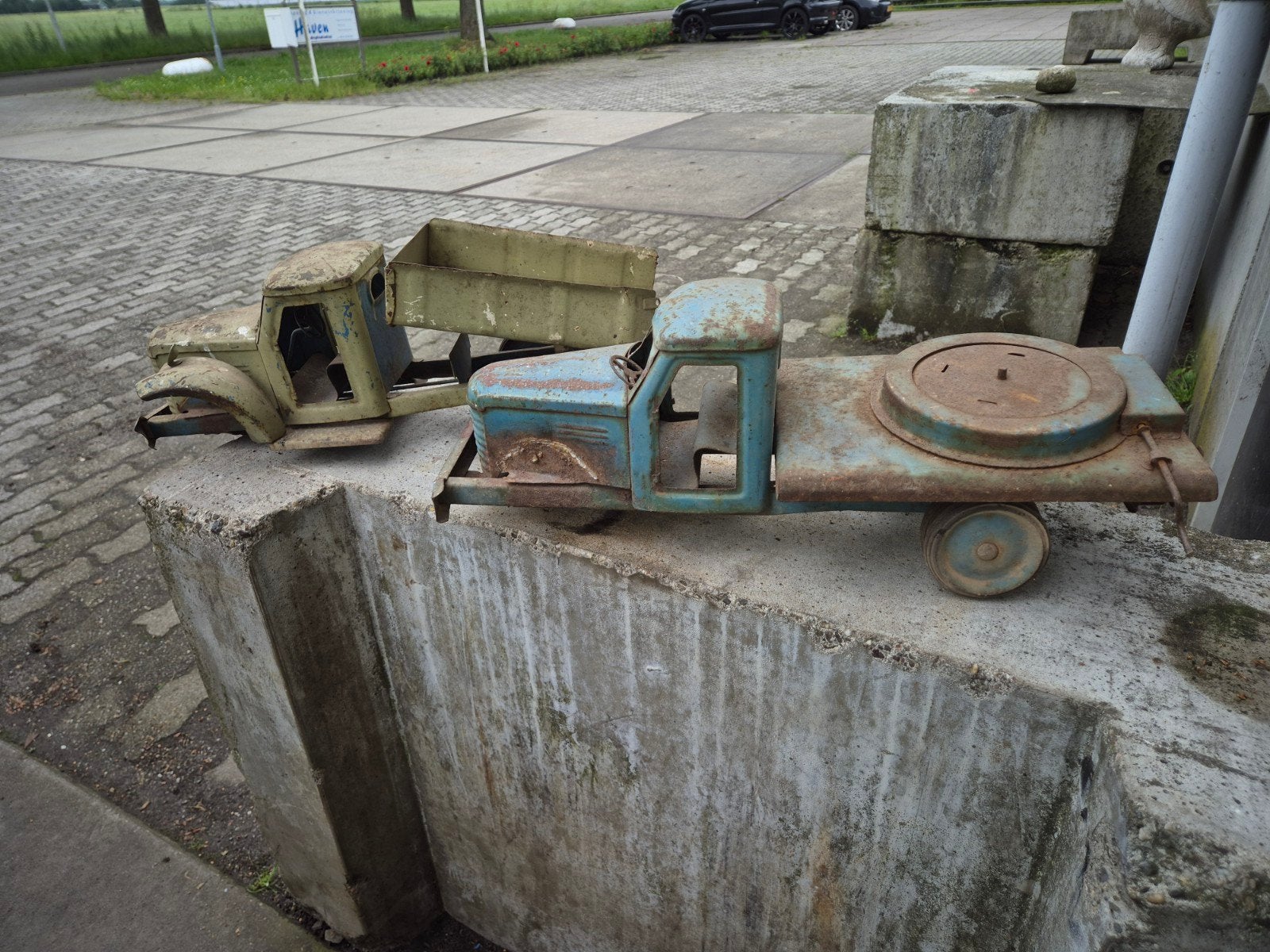 Oude metalen speelgoed vrachtwagens - Vintage decoratie, Ophalen of Verzenden
