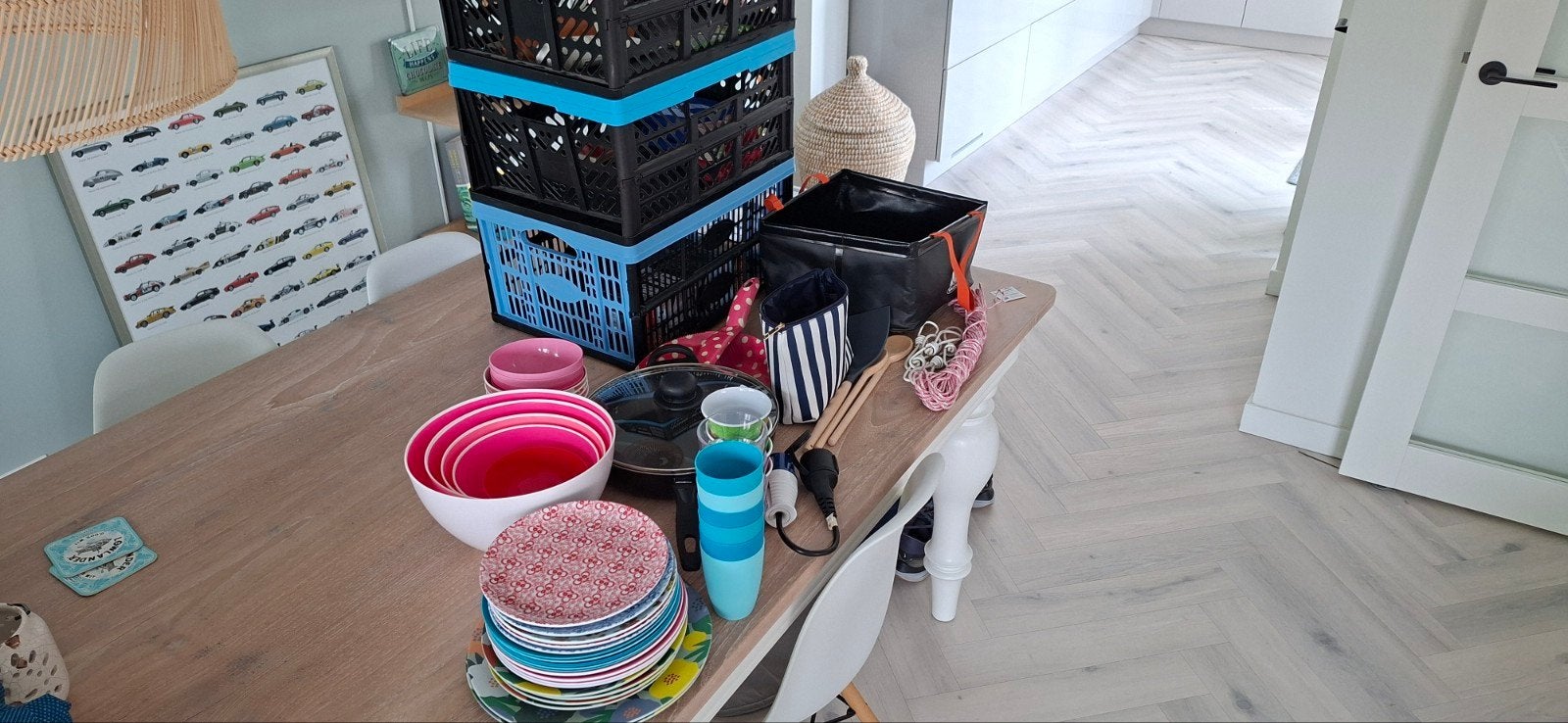 Te koop: Camping servies. Kunstof borden, bestek bekers enz., Ophalen