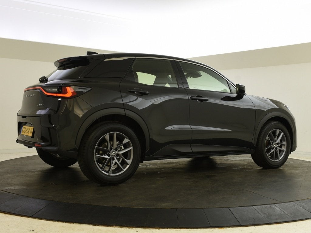 Lexus LBX 2WD Comfort Plus | Parkeersensoren | Blindspot | K, Auto's, Gebruikt, 750 kg, Zwart, Bedrijf