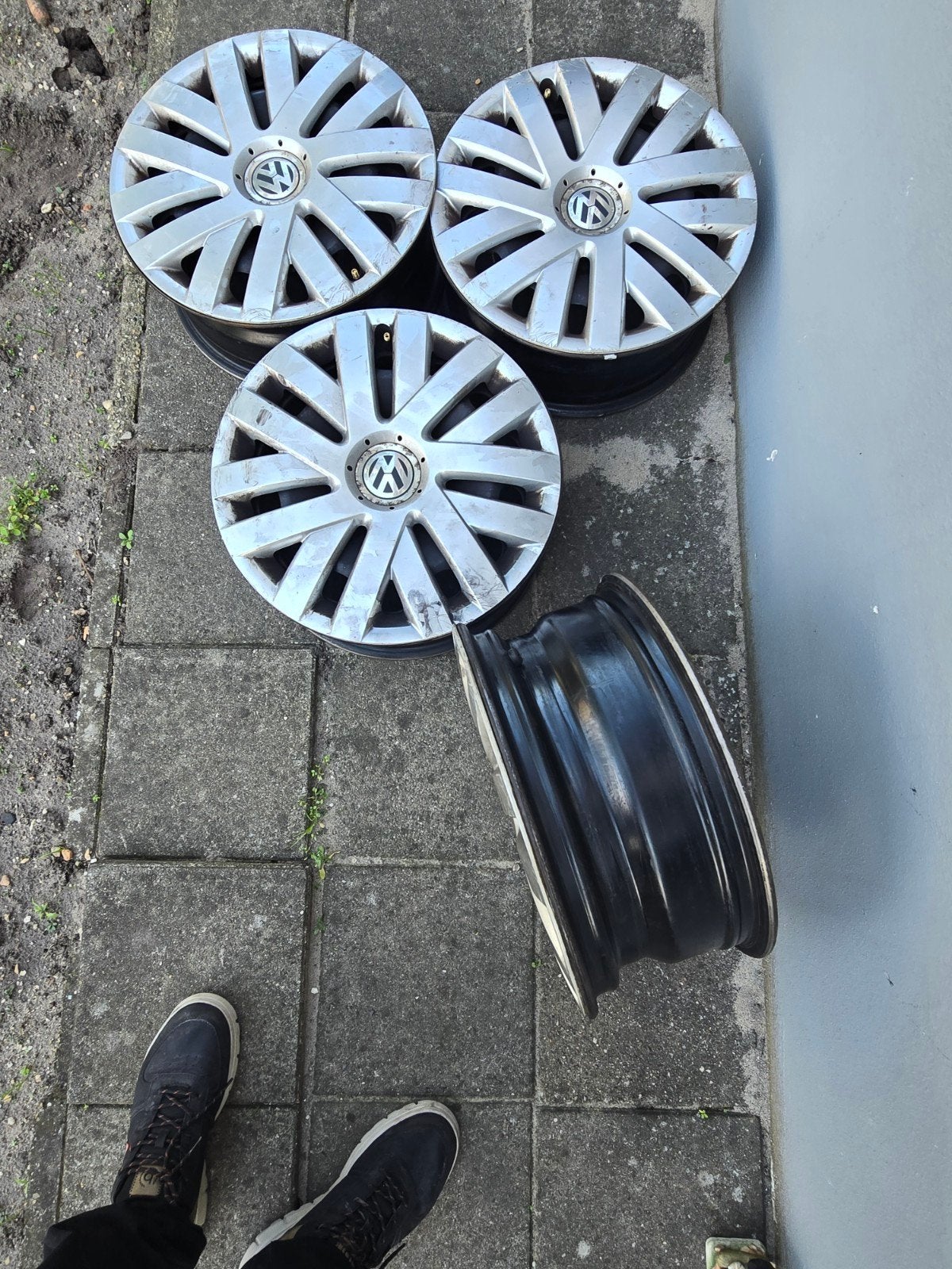 VW Golf Velgen met wieldoppen - ET50, Naafdiameter 57.1, Ophalen, Gebruikt