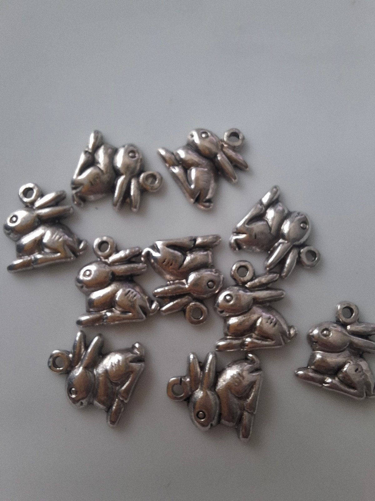 10 stuks bedels hangers metaal konijn zilver grijs, Overige merken, Overige materialen, -, -