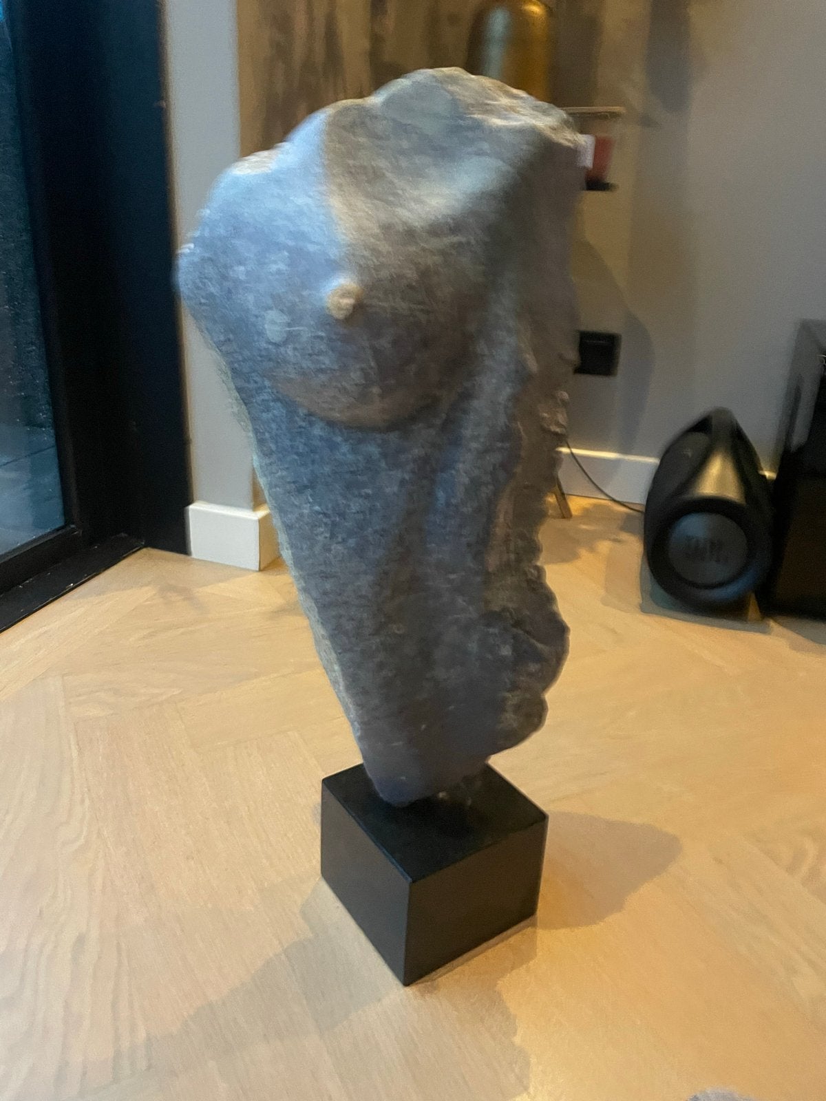 Abstracte Vrouwentorso van Steen op Sokkel, Ophalen, 50 - 100 cm, Beeld, Abstract