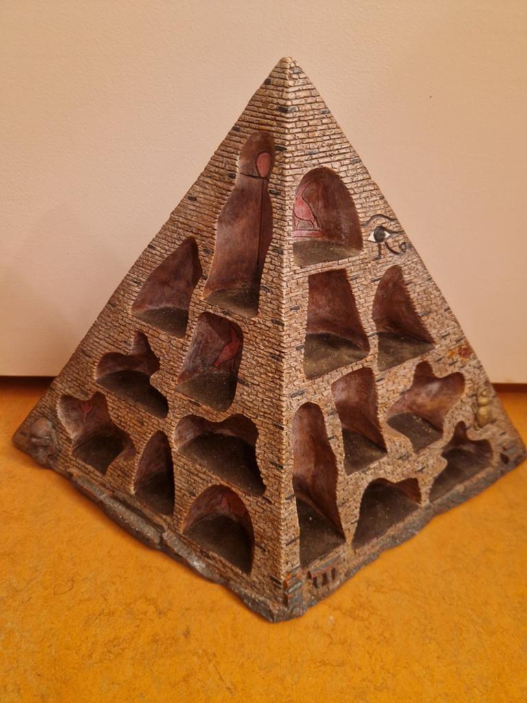 Mooie piramide om beeldjes in te zetten., Ophalen of Verzenden, Gebruikt, Overige typen