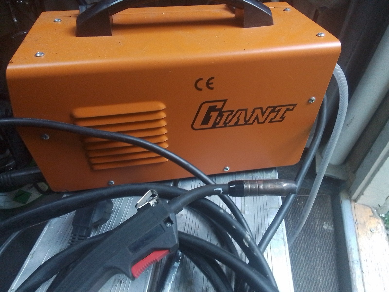 Giant MIG-140 Super Inverter Lasapparaat met toebehoren, Ophalen, Gebruikt, Minder dan 150 ampère, Inverter