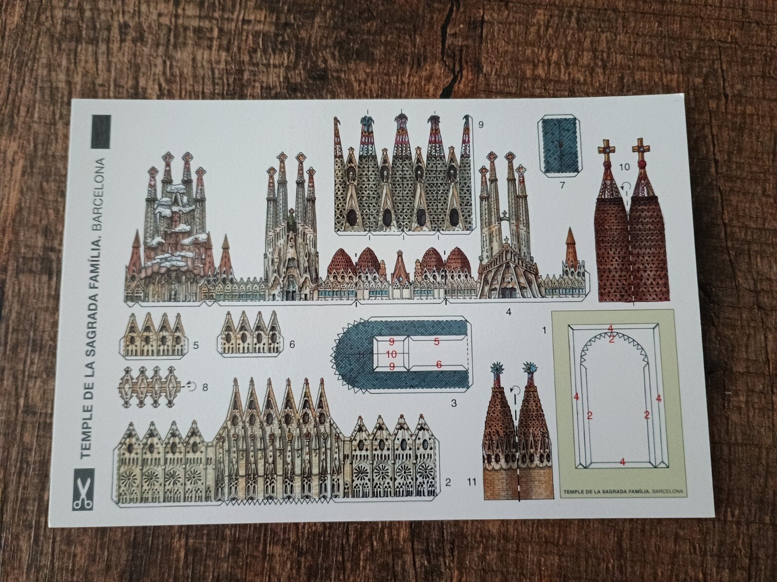 Bouwplaat ansichtkaart - Temple de la Sagrada Barcelona, Ophalen of Verzenden, Groter dan 1:32