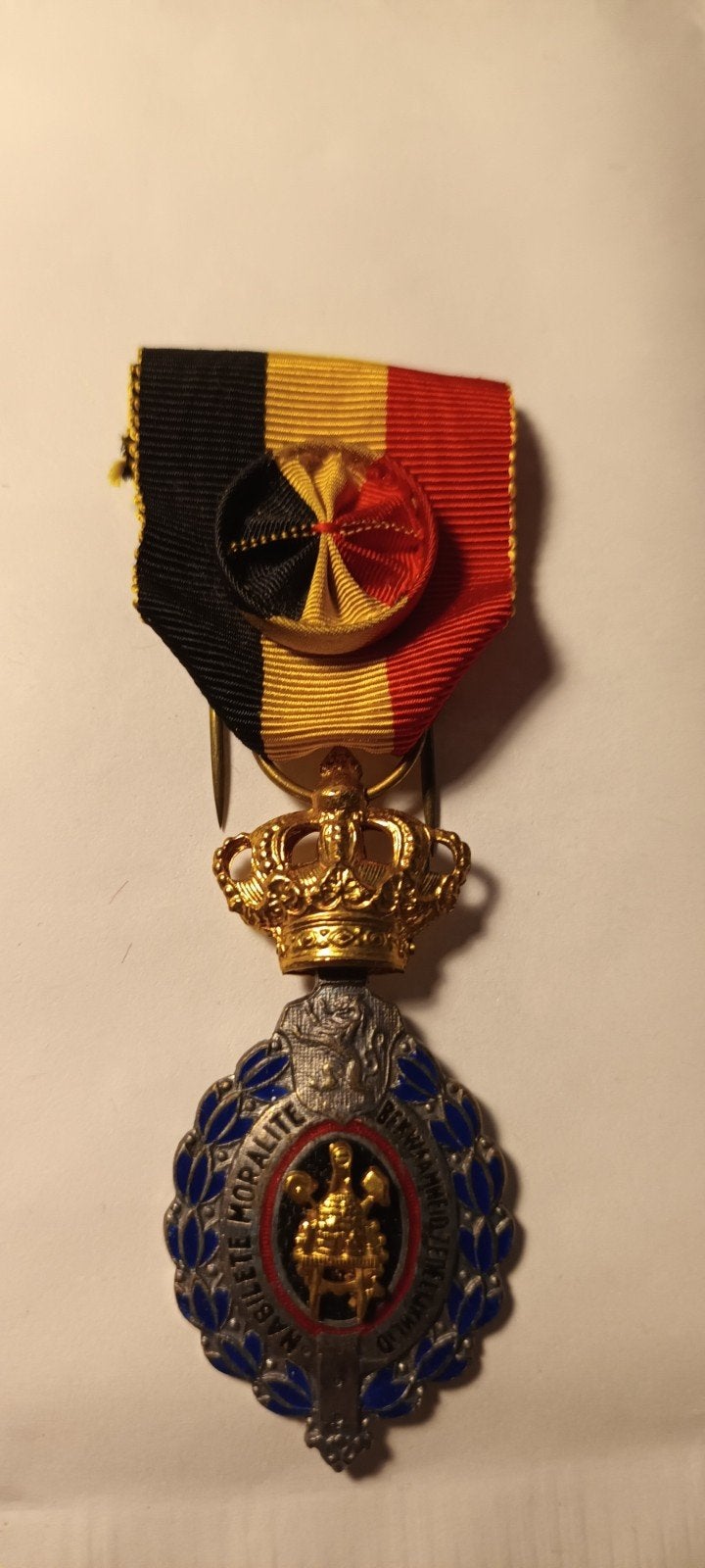 Belgische Medaille met Kroon en Lint - Zeldzaam, Ophalen of Verzenden