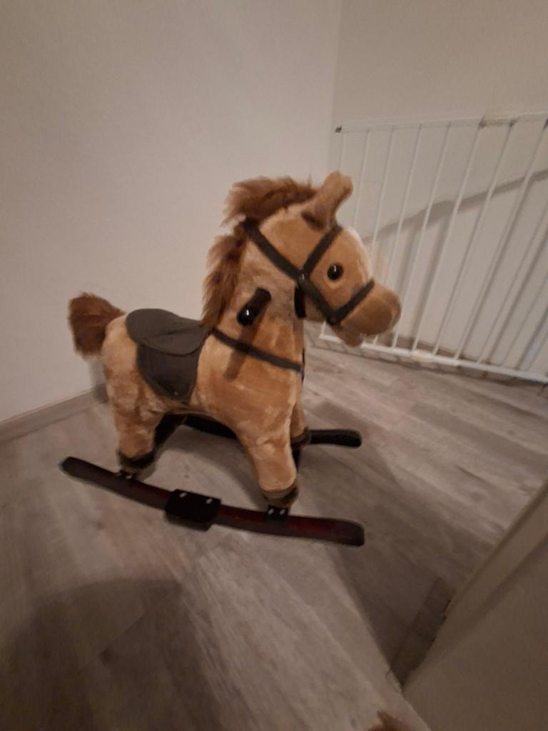 Hobbelpaard met geluid en beweging, Kinderen en Baby's, Speelgoed | Hobbelfiguren, Ophalen, Zo goed als nieuw