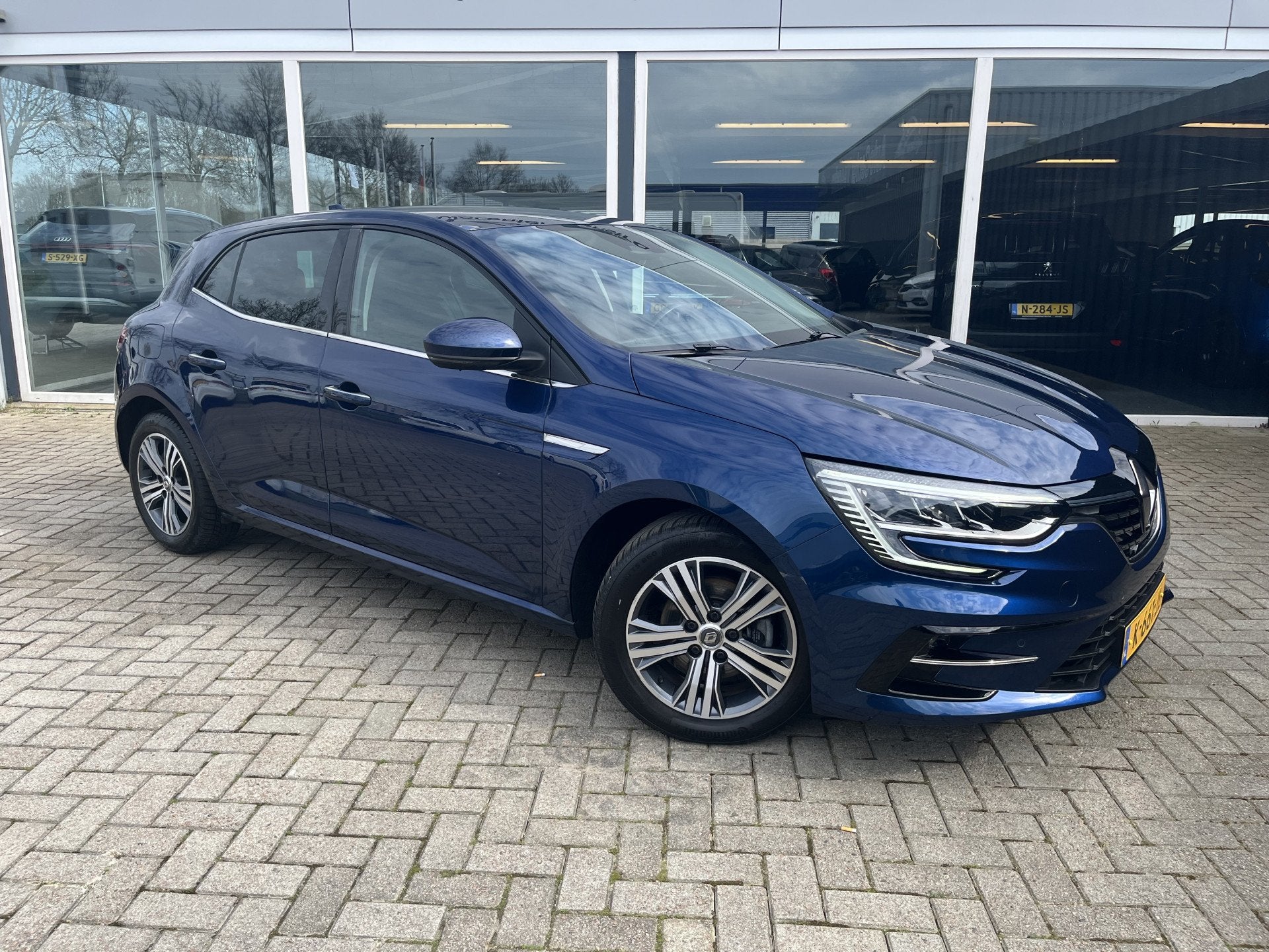 Renault Mégane 1.3 TCe Intens Camera / Led / Bose / Hud / C, Auto's, Voorwielaandrijving, Gebruikt, Euro 6, Parkeersensor