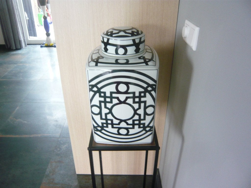 vaas zwart/wit (gemberpot), Wit, Met deksel, Ophalen of Verzenden, Zo goed als nieuw