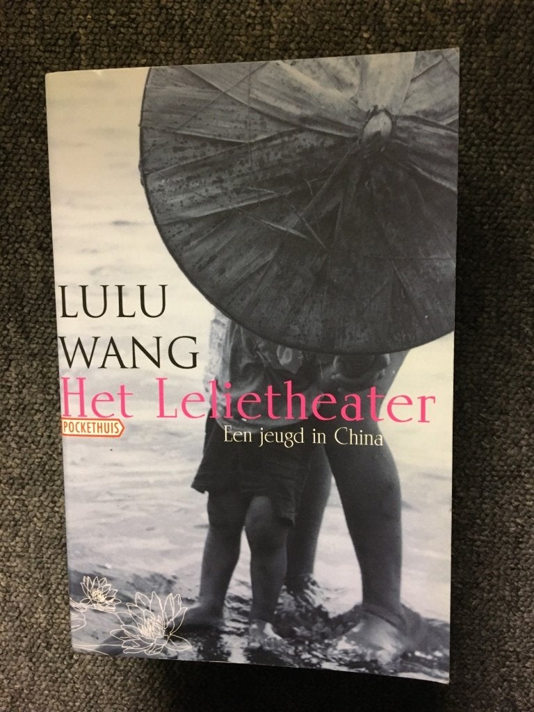 Het lelietheater; door Lulu Wang #China #Mao, Lulu Wang, Ophalen of Verzenden, Zo goed als nieuw, Nederland