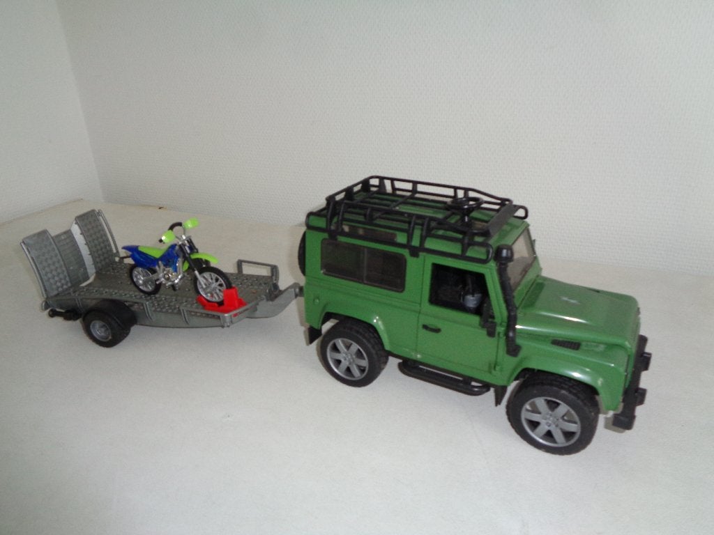 Bruder Landrover Defender met trailer en motor., Ophalen of Verzenden, Zo goed als nieuw