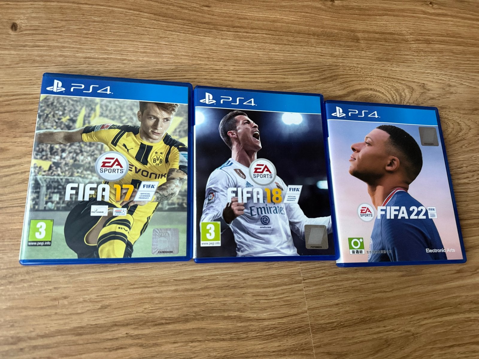 FIFA 17, 18 en 22 PS4 - Voetbalgames bundel, Gebruikt, Eén computer, Ophalen of Verzenden, Sport