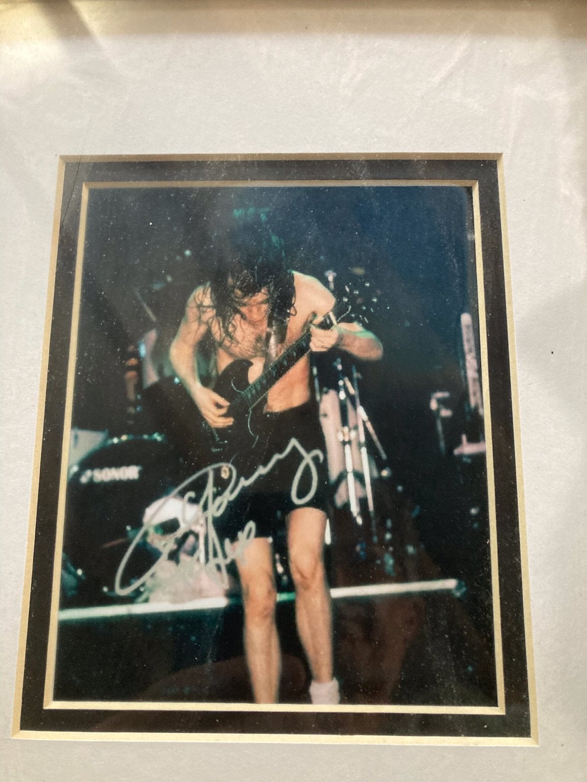 Angus young jaren 80 gesigneerde foto ac/dc, Verzamelen, Ophalen, Zo goed als nieuw, Foto of Kaart